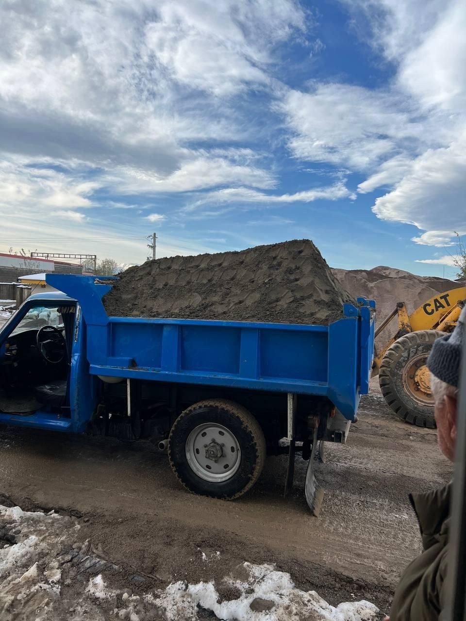 ماسه گونه ای.حمل نخاله.فروش نخاله.گل باغچه.نیسان|مصالح و تجهیزات ساختمان|رشت, یخسازی|دیوار