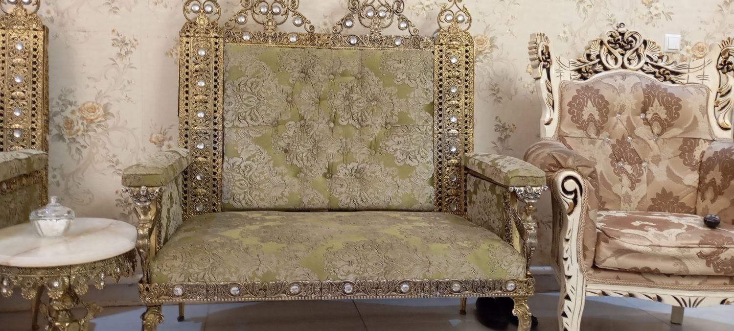 باسلام یکدست مبل برنز کلاسیک درحد نو بفروش میزسد|مبلمان خانگی و میز عسلی|ارومیه, |دیوار