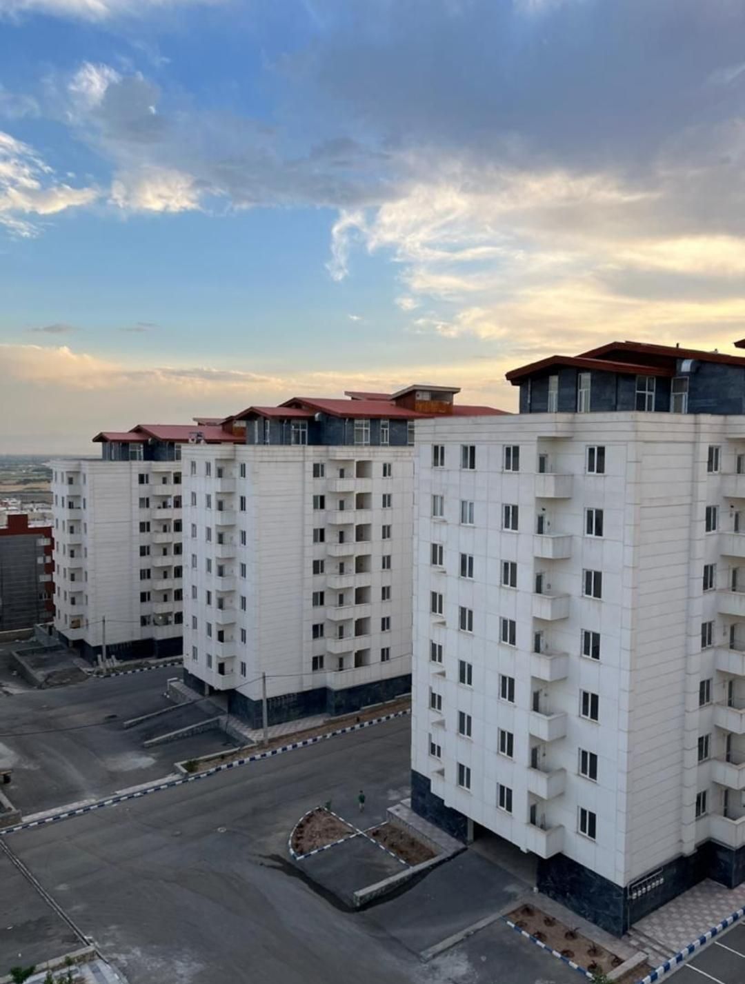 فروش ۱۰۷ متری//  برج باغ نیکان//پارکینگ مسقف|فروش آپارتمان|هشتگرد, شهرک گلها|دیوار