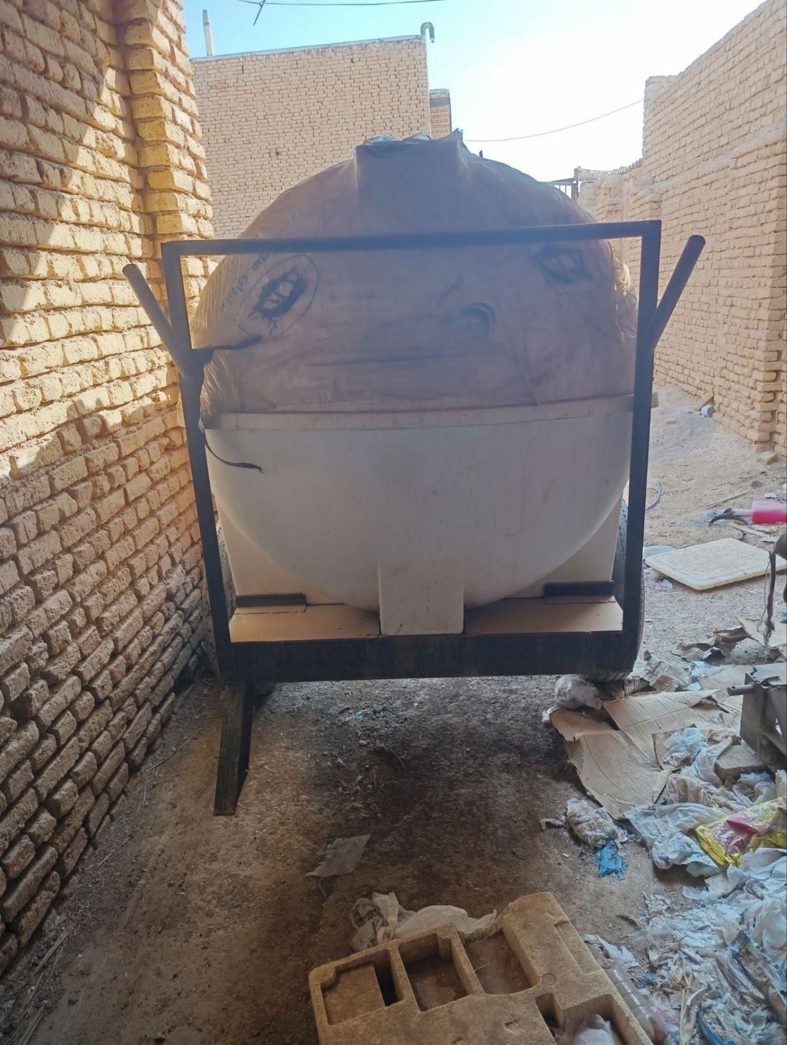 سلام. تانکر ۲۰۰۰لیتری با شاسی محکم|ماشین‌آلات صنعتی|برخوار, |دیوار