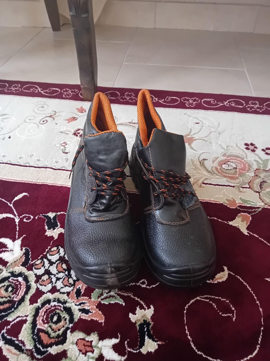 کفش ایمنی ملت و نگهبان وتابا وساتر واقانژادوwork|کیف، کفش، کمربند|اراک, |دیوار