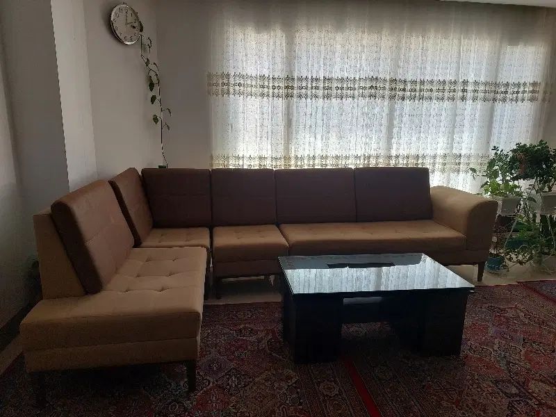 مبل ال ۶ نفره چوبی به همراه میزعسلی و چند فرش|مبلمان خانگی و میز عسلی|سنندج, |دیوار