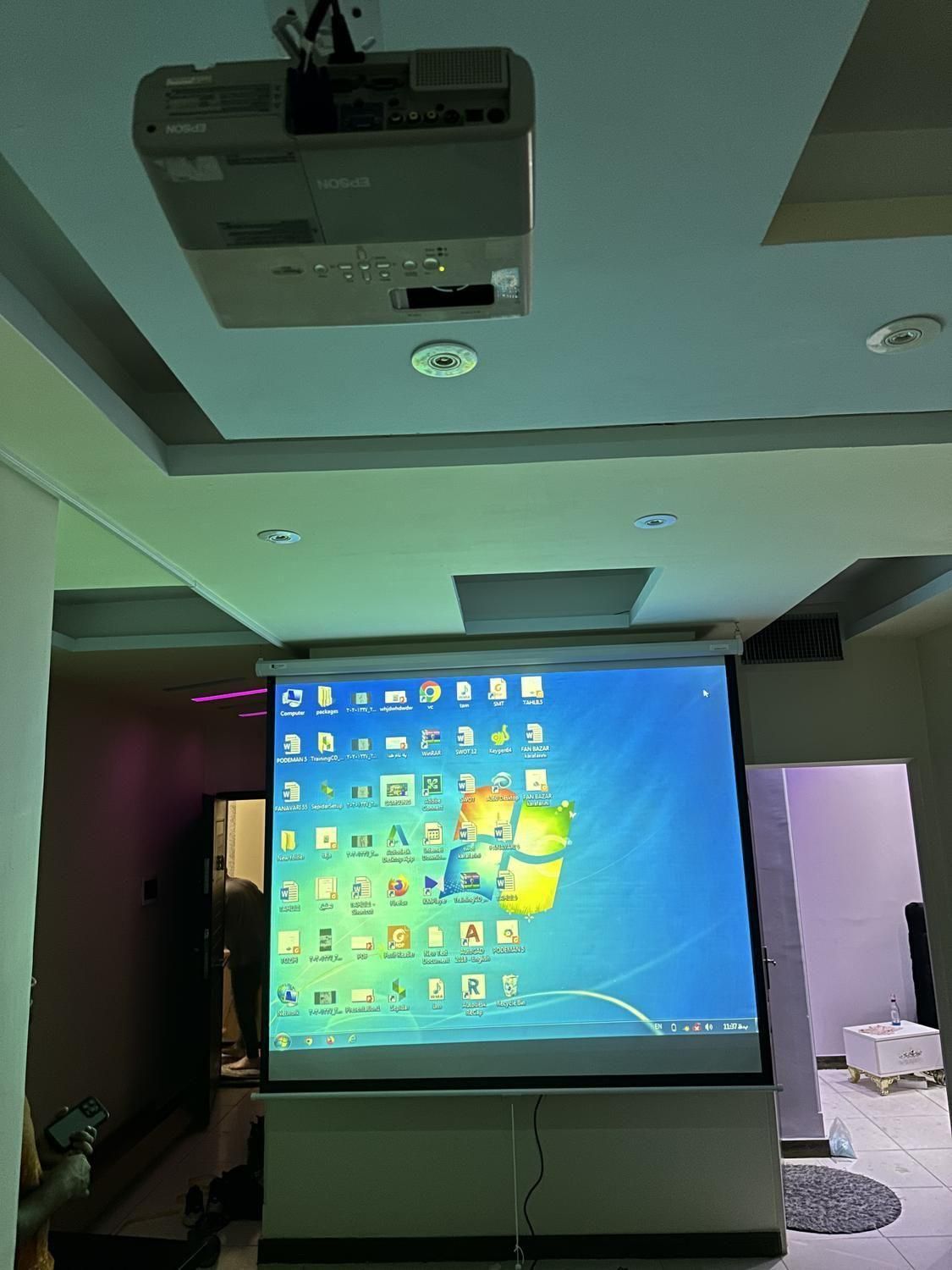 پکبج اختصاصی ویدئو پروژکتور و پرده/پخش فوتبال|تلویزیون و پروژکتور|سپیدان, |دیوار