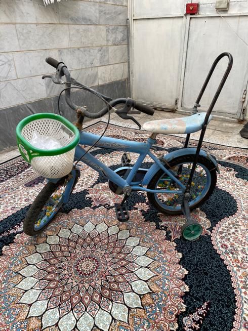 دوچرخه|دوچرخه، اسکیت، اسکوتر|قدس, شهر‌قدس|دیوار