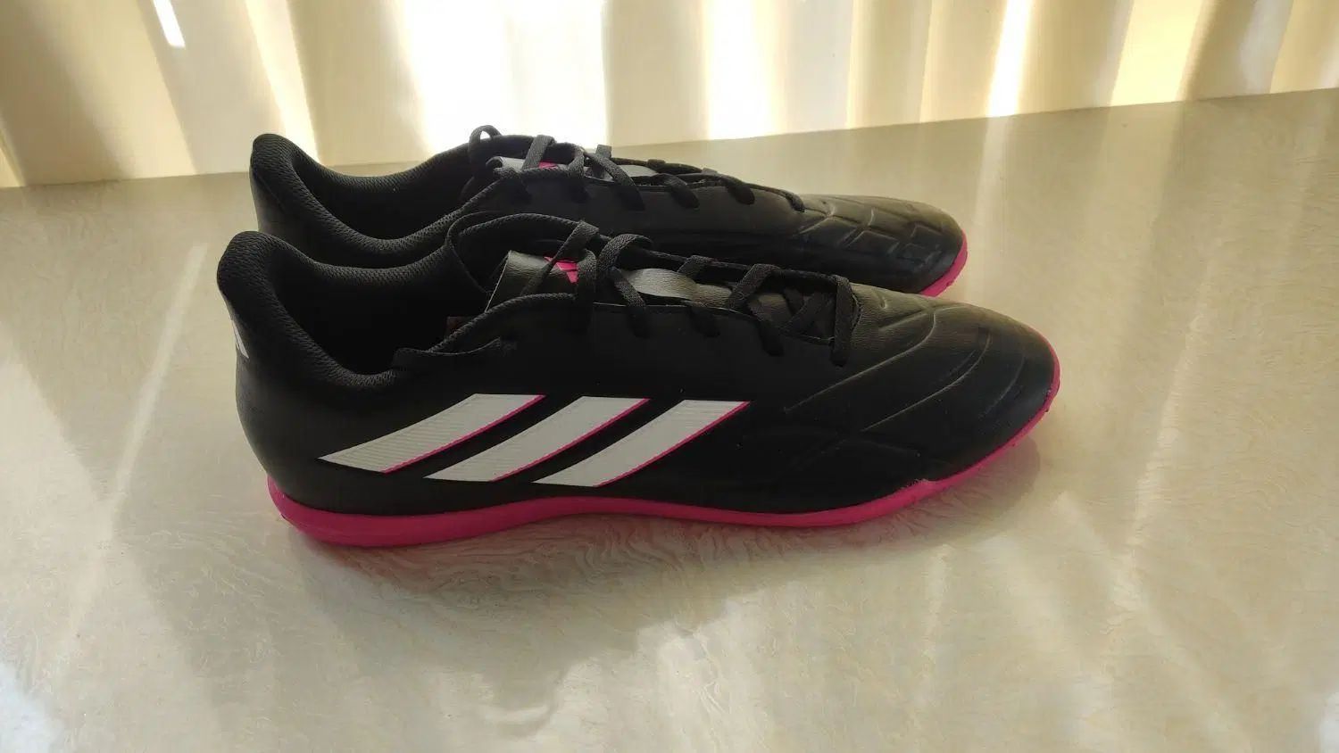 کفش فوتسال آدیداس Adidas اصل خریداری شده از کانادا|کیف، کفش، کمربند|تهران, بهاران|دیوار