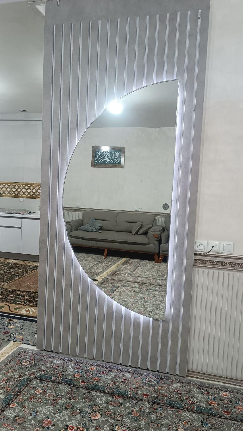 آیینه و بوفه|آینه|ثلاث باباجانی, |دیوار