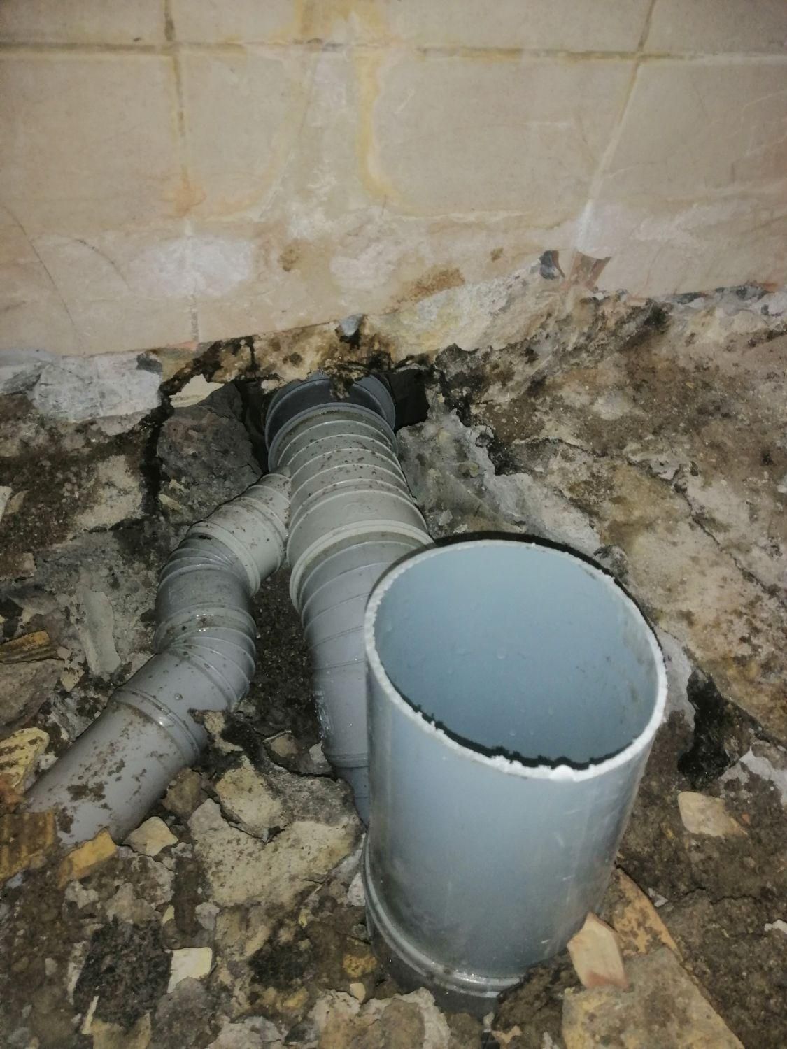 کاشی کاری نشتی / نشت یابی /آب لوله کشی آب فاضلاب|خدمات پیشه و مهارت|بندرعباس, |دیوار