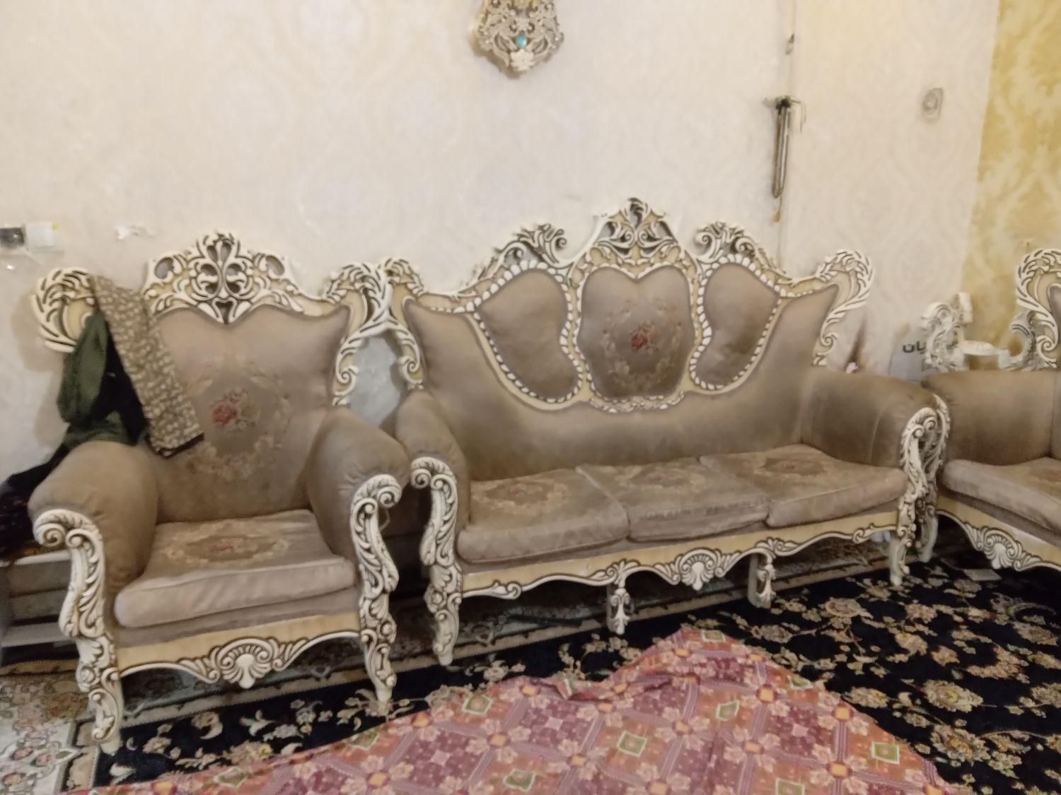 مبل سلطنتی ۷ نفره همراه با میز عسلی|مبلمان خانگی و میز عسلی|اقبالیه, |دیوار