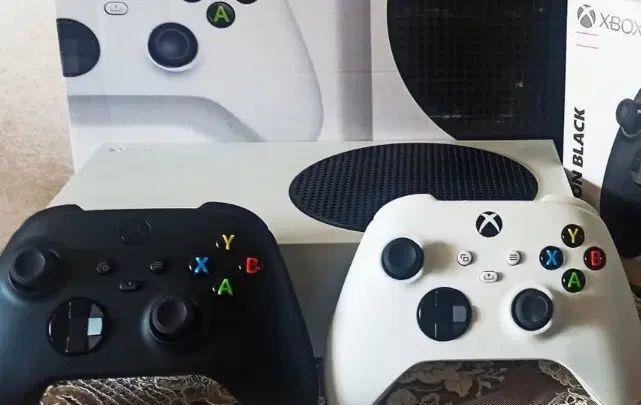 ۲ عدد دسته XBOX S ایکس باکس سری اس سفید مشکی|کنسول، بازی ویدئویی و آنلاین|مشهد, راهنمایی|دیوار