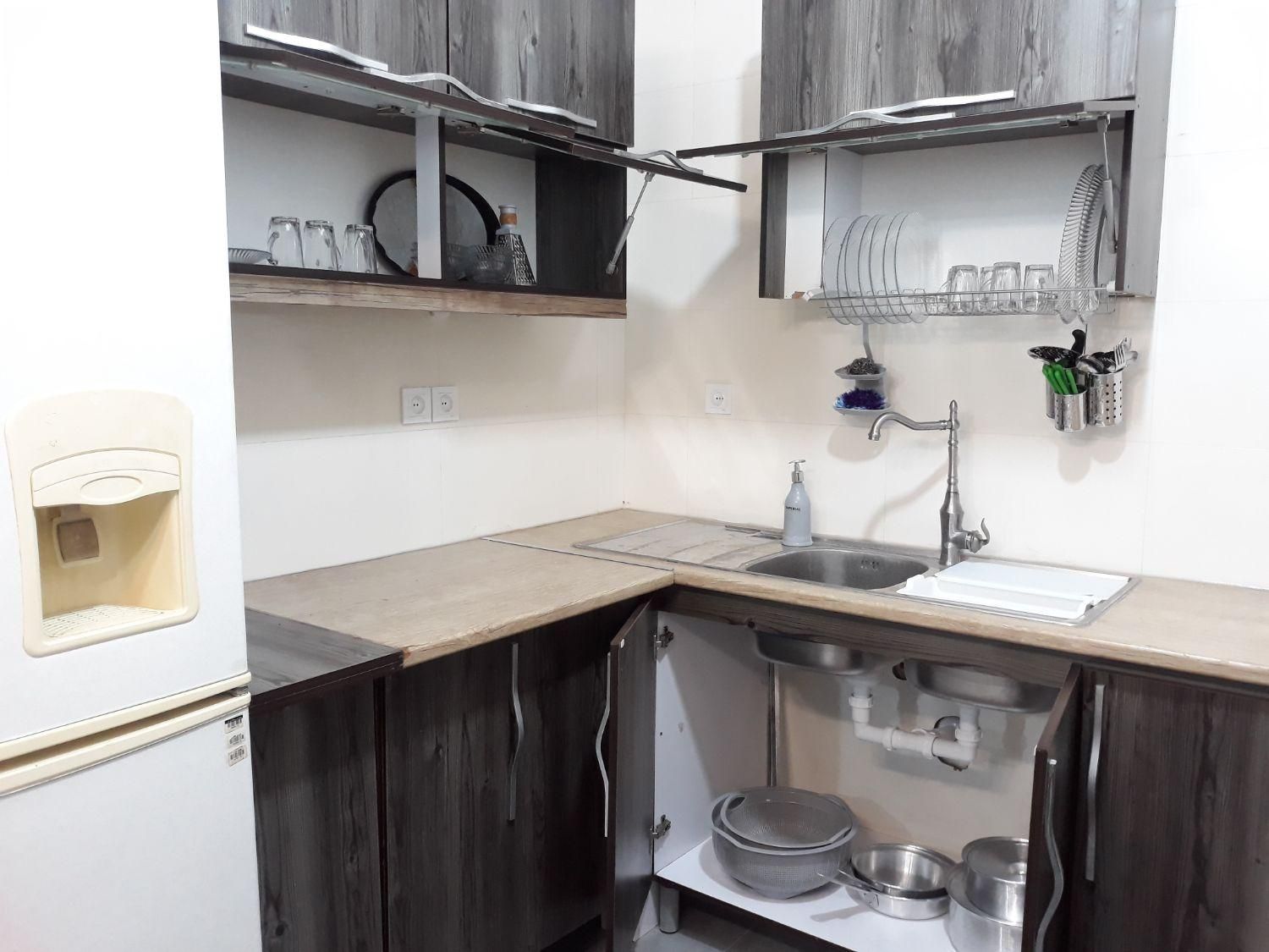 واحد دوخوابه تراس و مستر دار با پارکینگ|اجارهٔ کوتاه‌مدت آپارتمان و سوئیت|چالوس, |دیوار