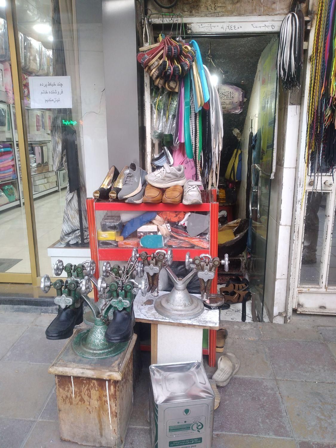 زیر پله اجاره ای بر خیابان بازار بزرگ المهدی|اجارهٔ مغازه و غرفه|کرج, حصارک بالا|دیوار