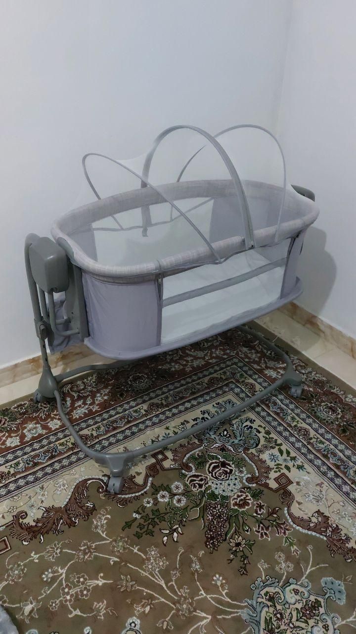 2تا گهواره برقی نوزاد و تخت کنار مادر ماستلا 2023|تخت و صندلی بچه|تنکابن, |دیوار