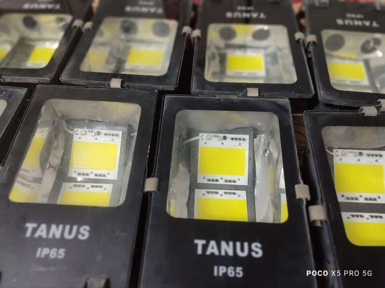 تعمیرات تخصصی لامپ و پروژکتور و تابلو چلنیوم|خدمات پیشه و مهارت|یزد, |دیوار