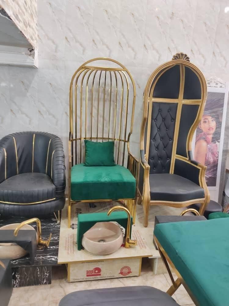 تجهیزات آرایشگاه صندلی تدی پاف مینیمال آینه سرشور|آرایشگاه و سالن‌های زیبایی|شیراز, سینما سعدی|دیوار