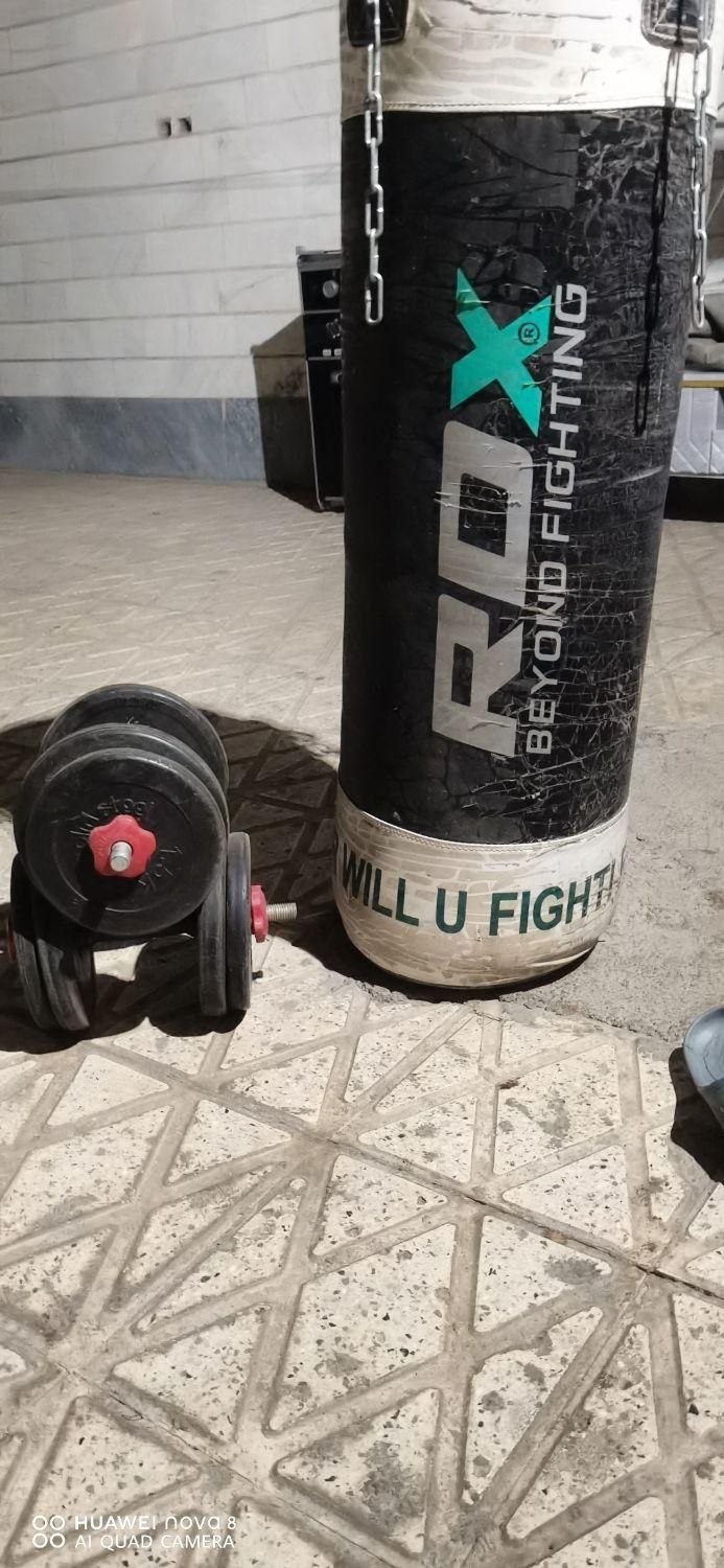 کیسه بکس چرم سالم باوزنه1/5کیلویی|تجهیزات ورزشی|ری, دولتآباد|دیوار