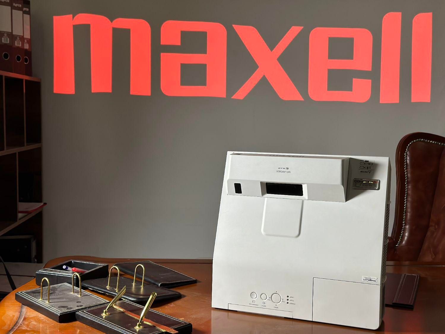ویدئو پروژکتور ژاپنی از برند لاکچری Maxell|تلویزیون و پروژکتور|قم, سالاریه|دیوار