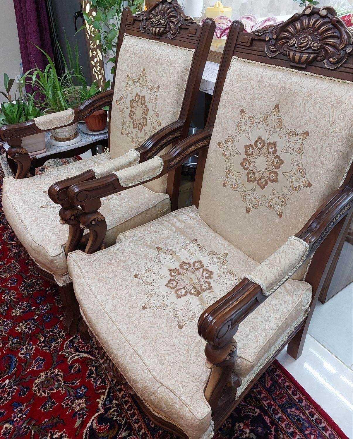 مبل ۷ نفره با ۲ میزبان با کیفیت و راحت|مبلمان خانگی و میز عسلی|اصفهان, ملاصدرا|دیوار