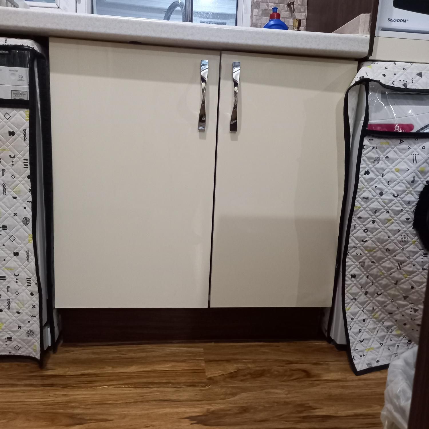فروش درب کابینت هایگلاس براق رنگ کرم کاملا سالم|مصالح و تجهیزات ساختمان|تهران, بنی‌هاشم|دیوار
