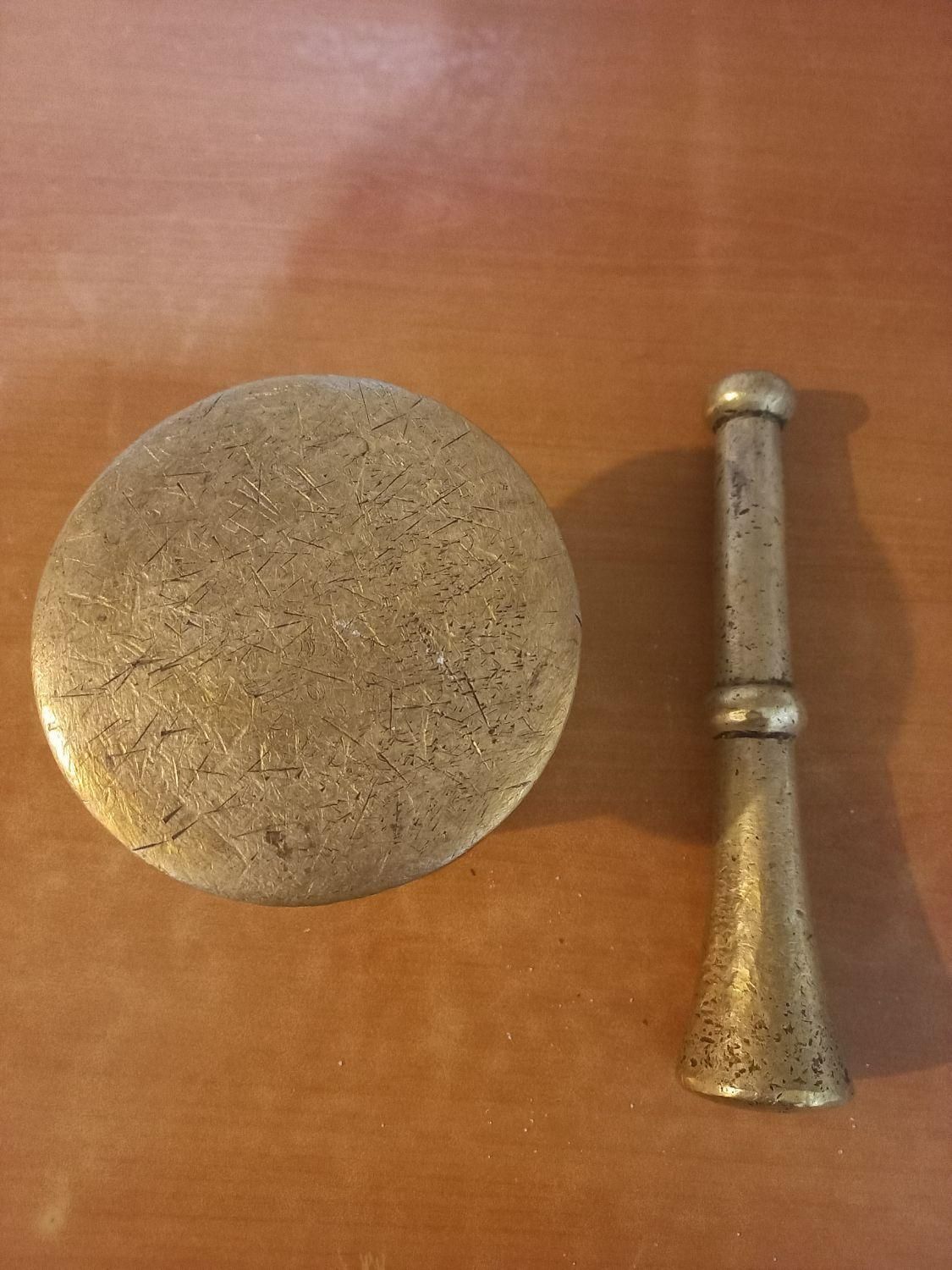 هاون قدیمی|کلکسیون اشیاء عتیقه|تهران, فلسطین (میدان انقلاب)|دیوار