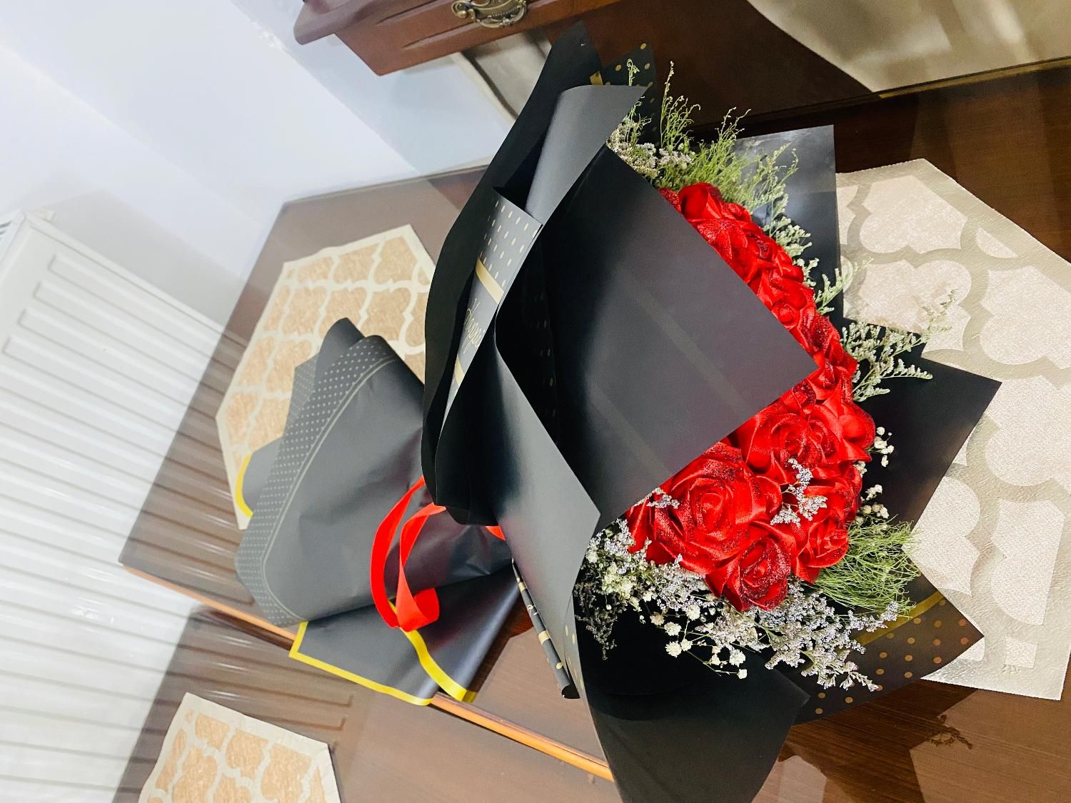 دسته گل رز روبانی اکلیلی|گل مصنوعی|یزد, |دیوار