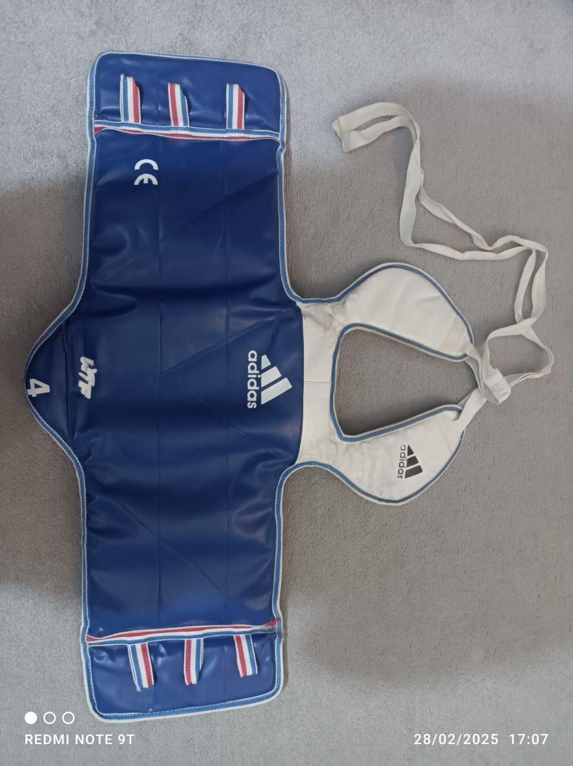 لباسهای تکواندو سایز 2و4|تجهیزات ورزشی|شاهینشهر, گرگاب|دیوار