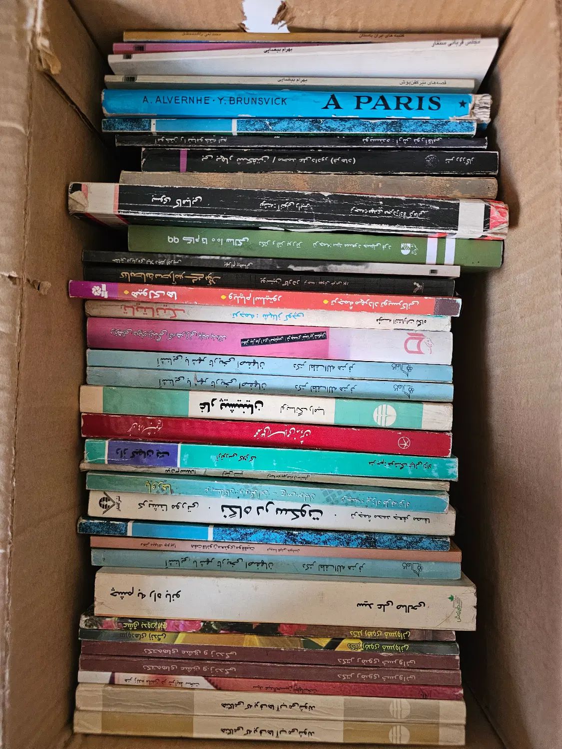 تعدادی کتاب به فروش میرسد|کتاب و مجله آموزشی|اصفهان, باغ نگاره|دیوار