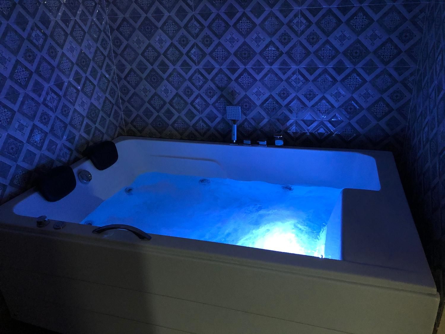 رزرو کلبه جکوزی دار بدون واسطه|اجارهٔ کوتاه‌مدت ویلا و باغ|نشتارود, |دیوار