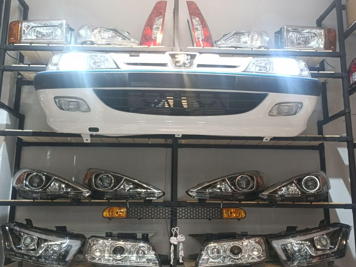 +مرکز فروش چراغ جات و جلوبندی و جلو پنجره +|قطعات یدکی و لوازم جانبی|مشهد, هفده شهریور|دیوار