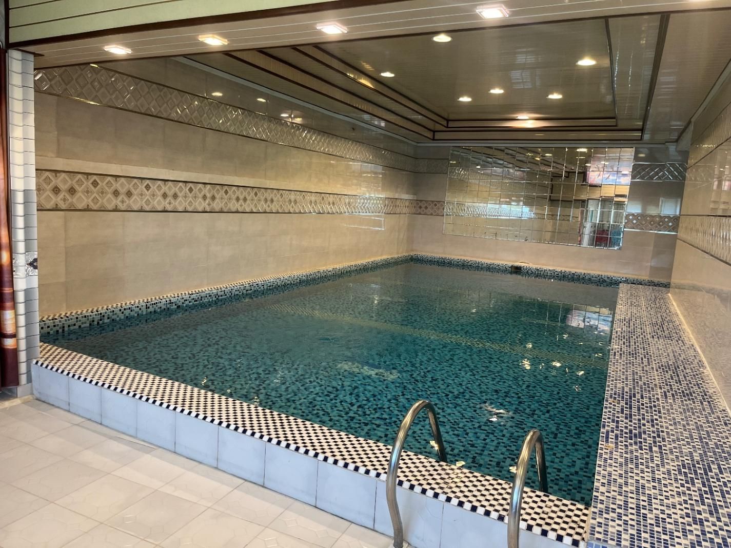 ویلای لوکس استخردار سه خواب در دل جنگل لاهیجان|اجارهٔ کوتاهمدت ویلا و باغ|لاهیجان, آهندان|دیوار