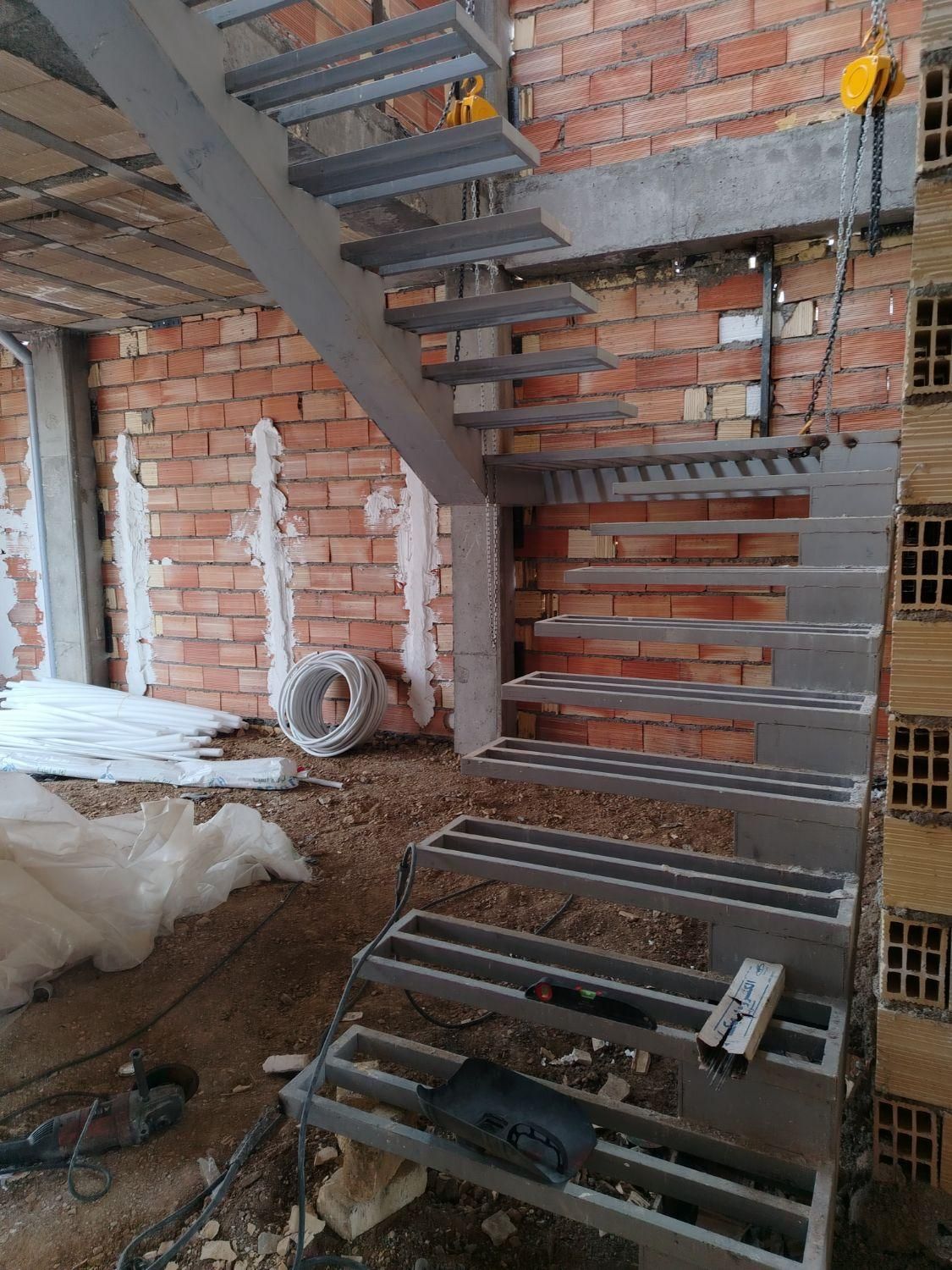 فراز پله، پله پیچ، پله گرد، پله معلق وسوله|خدمات پیشه و مهارت|باغ بهادران, |دیوار