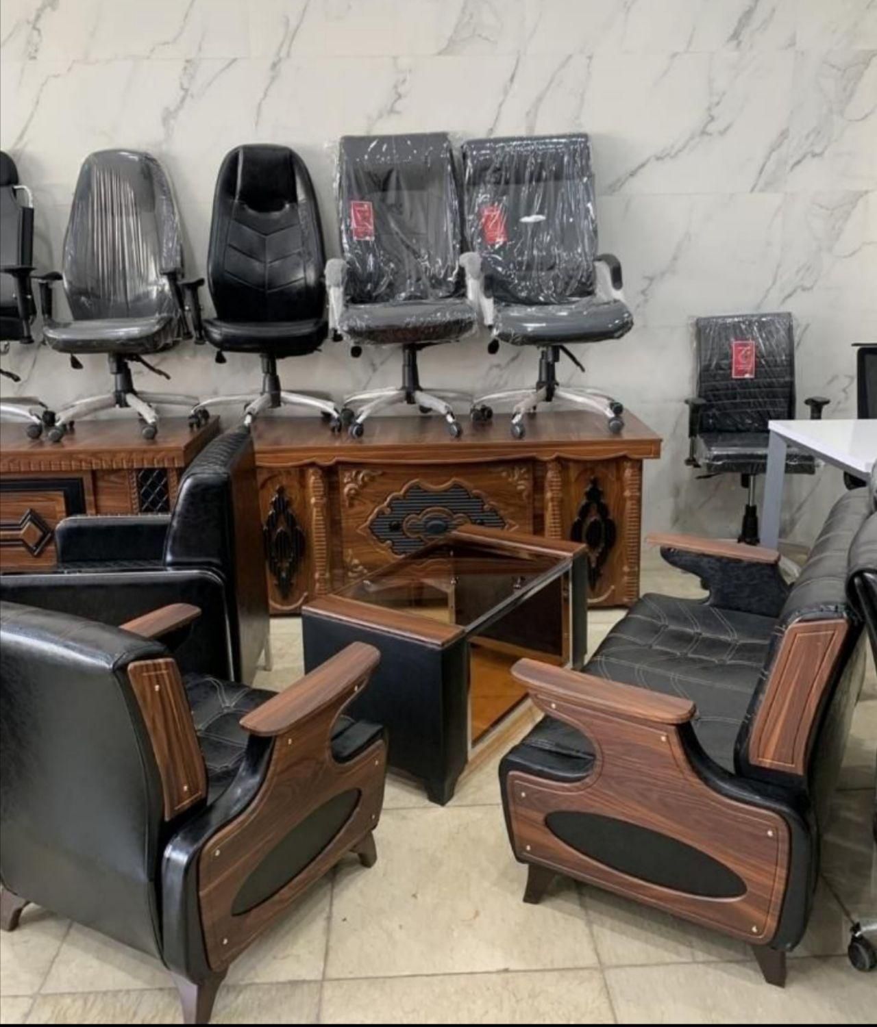 کارگاه میز مدیریت ، صندلی مدیریت ، نیم ست شرکتی|مبلمان اداری|تبریز, |دیوار