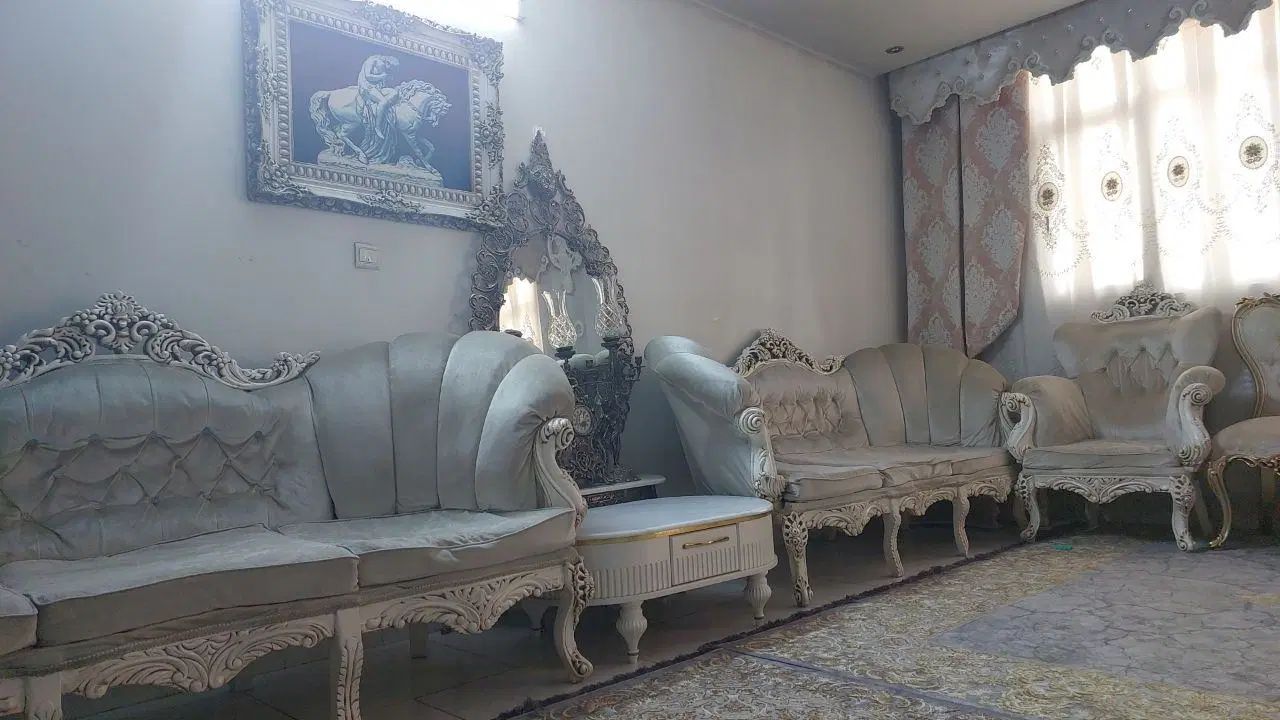 مبل ۸نفره همره ۴عدد عسلی ومیز تلویزیون ست هم|مبلمان خانگی و میز عسلی|باقرشهر, |دیوار