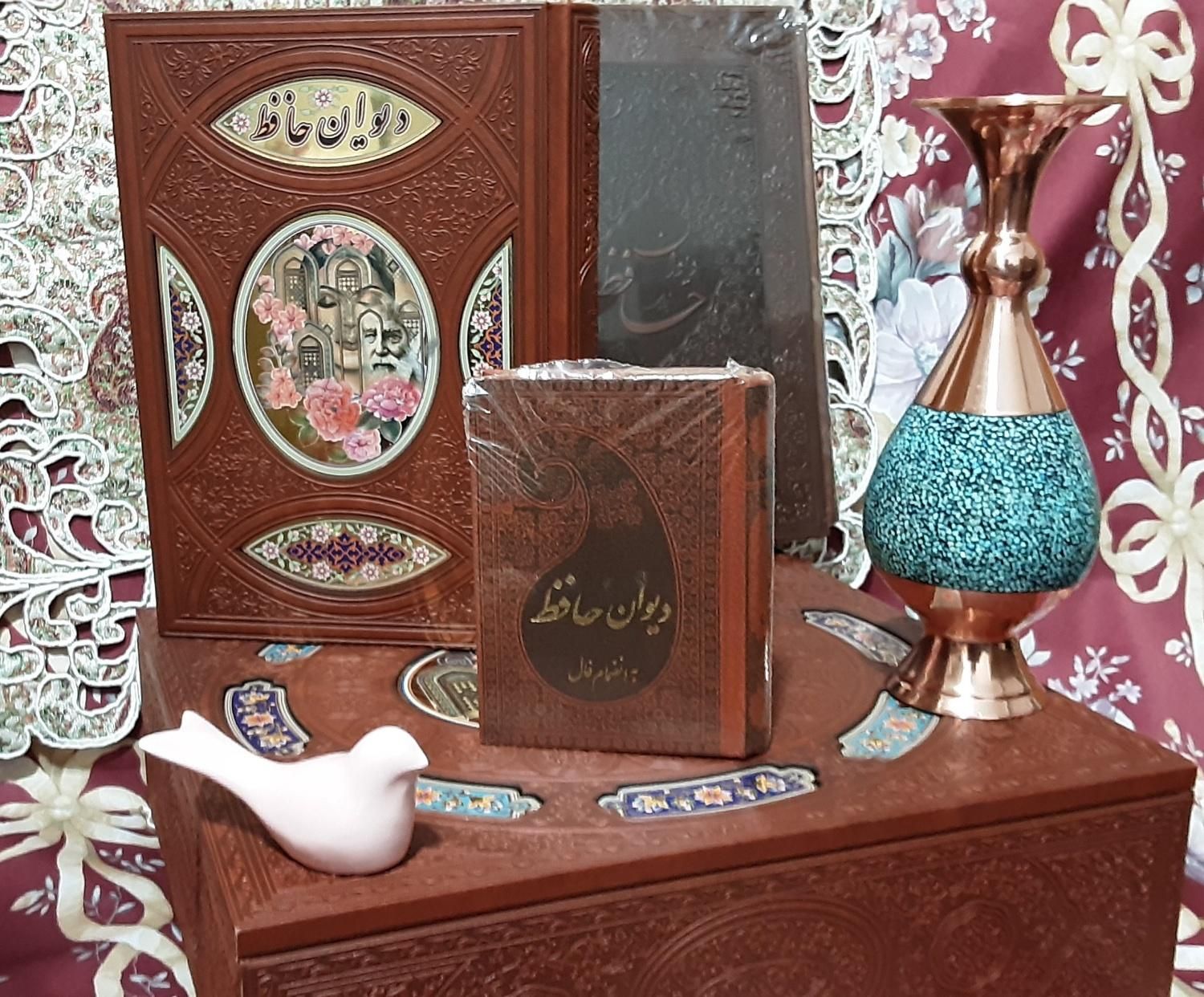 دیوان حافظ وزیری تمام مصور به همراه گلدان مسی|کتاب و مجله تاریخی|تهران, دریا|دیوار