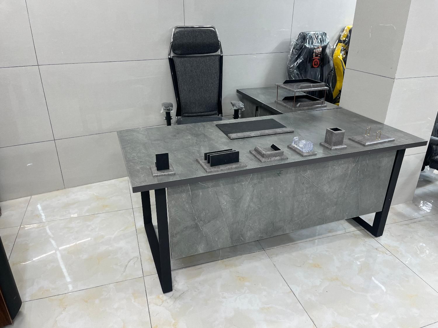 میز اداری مدیریتی مدل پرفکت برند امگا|مبلمان اداری|شیراز, آبیاری|دیوار