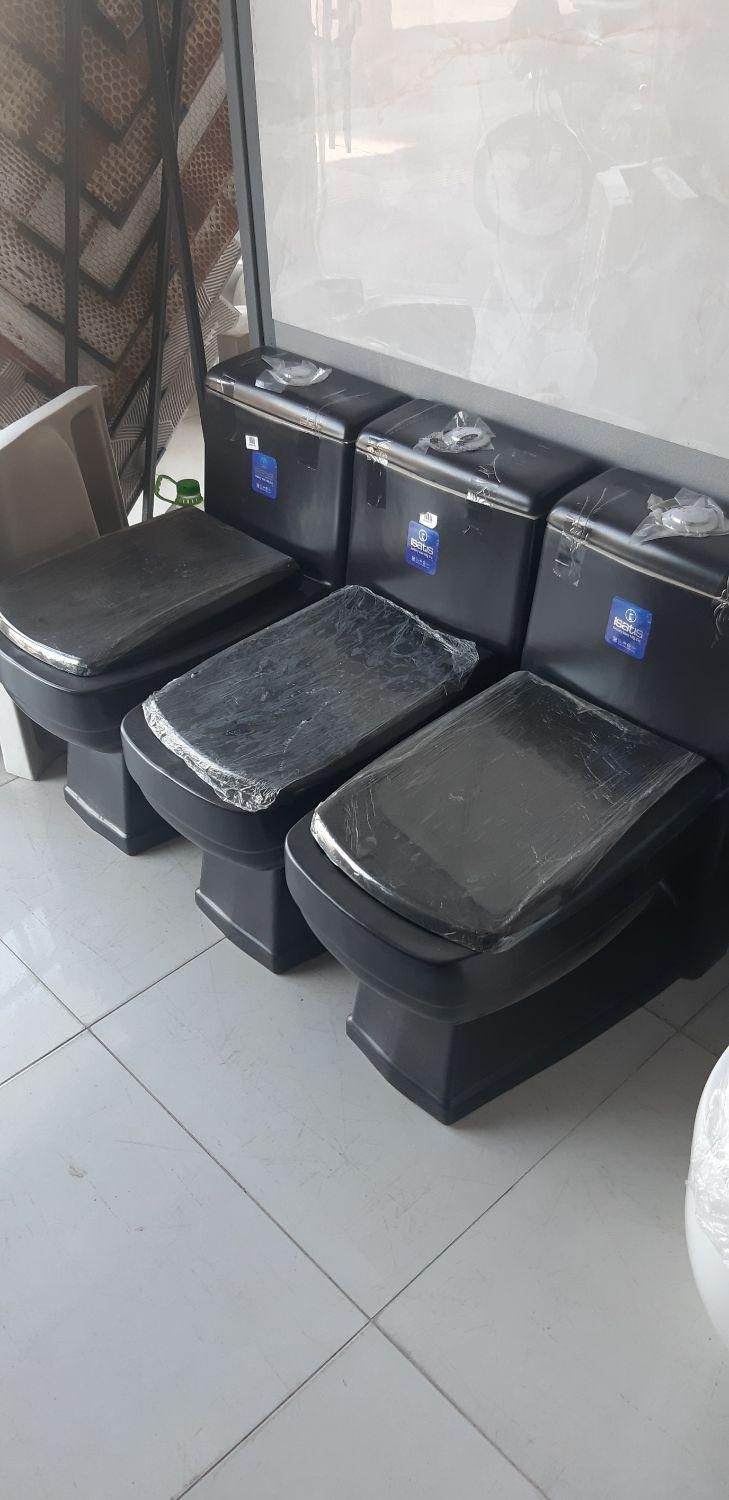 توالت فرنگی مشکی و طوسی ایساتیس|لوازم سرویس بهداشتی|شیراز, تندگویان|دیوار