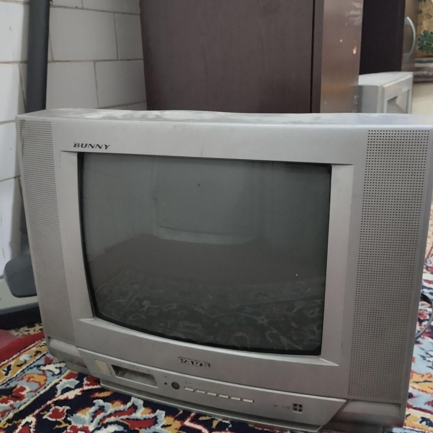 تلویزیون رنگی قدیمی 14 اینچ سالم و تمیز|تلویزیون و پروژکتور|دزفول, |دیوار