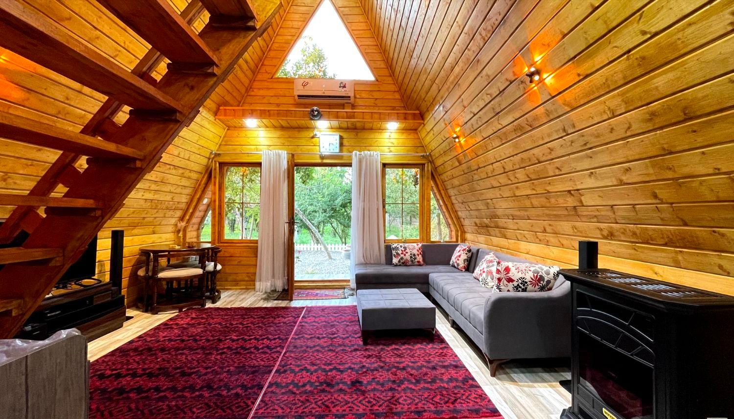 کلبه سوئیسی جکوزی دار گیله سوسو(با صبحانه رایگان)|اجارهٔ کوتاهمدت ویلا و باغ|کوچصفهان, |دیوار