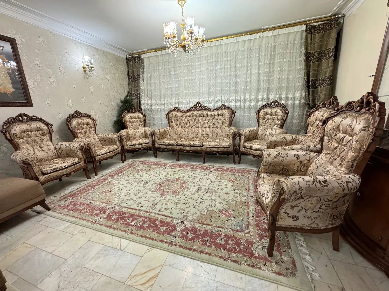 مبلمان کلاسیک ۹ نفره-مبل کاملا سالم و تمیز|مبلمان خانگی و میز عسلی|تهران, مخصوص|دیوار