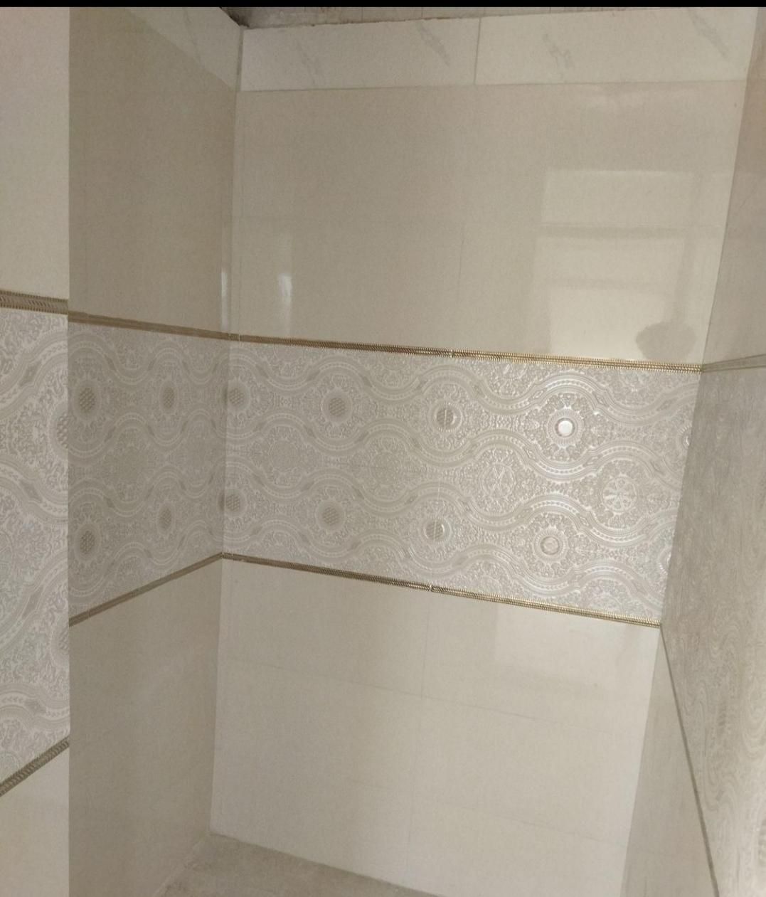 کاشی کار و سرامیک کار با کار( تضمینی)|خدمات پیشه و مهارت|مشهد, احمدآباد|دیوار