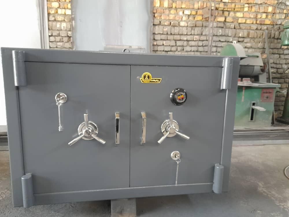 گاوصندوق زیرویترینی طلافروشی سفارشی جنس عالی|ابزارآلات|شیراز, تندگویان|دیوار