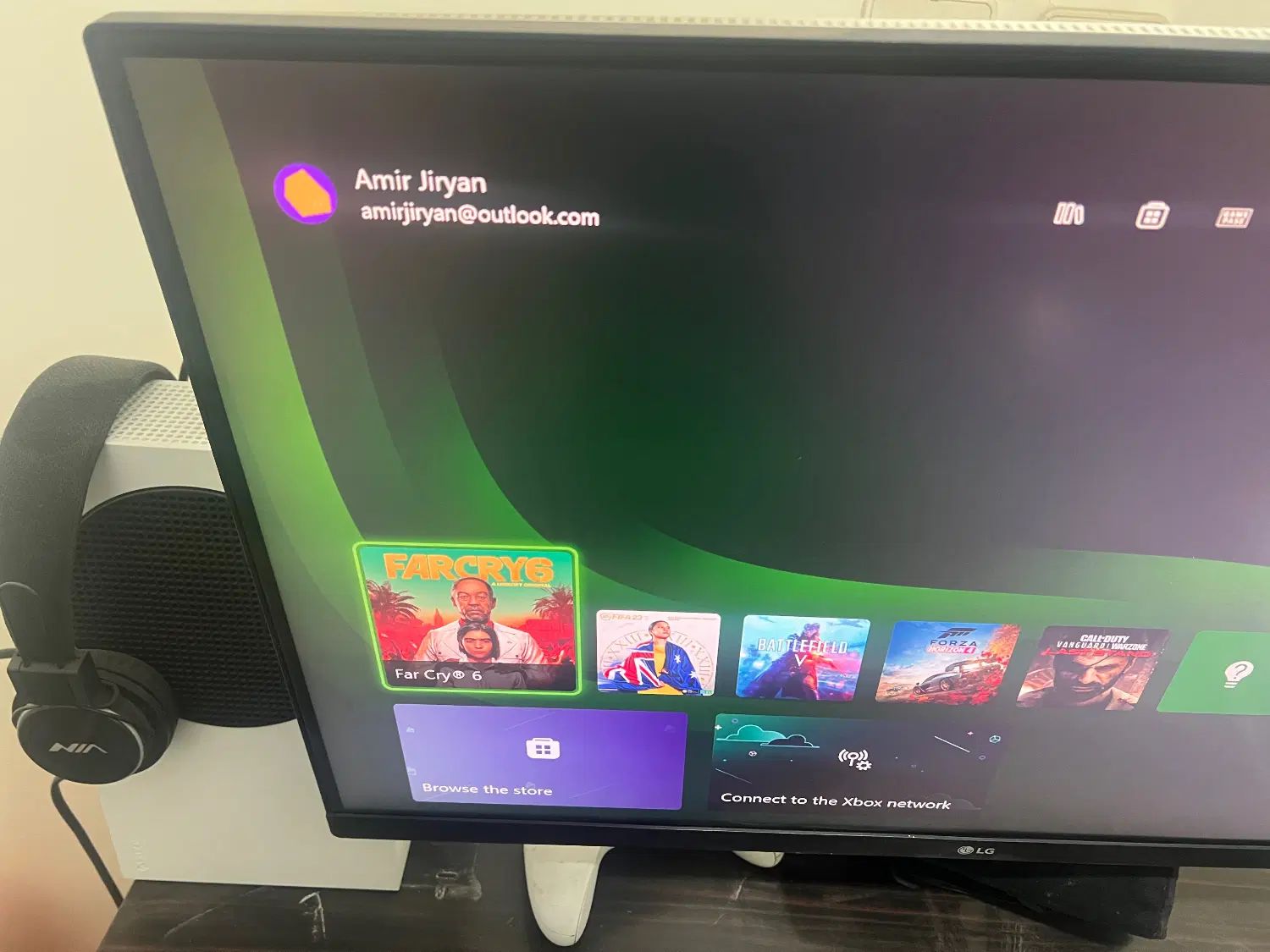 ایکس باکس اس به همراه مانیتور 4k LG و دو تا دسته|کنسول، بازی ویدئویی و آنلاین|کرج, چهارصد دستگاه|دیوار