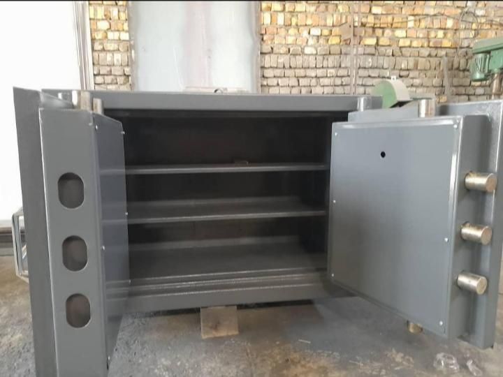 گاوصندوق زیرویترینی طلافروشی سفارشی جنس عالی|ابزارآلات|شیراز, تندگویان|دیوار