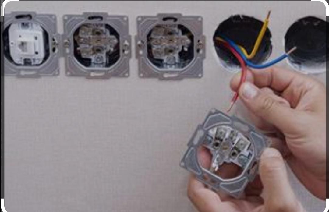 برقکار  برق کاری ساختمان|خدمات پیشه و مهارت|ارومیه, |دیوار