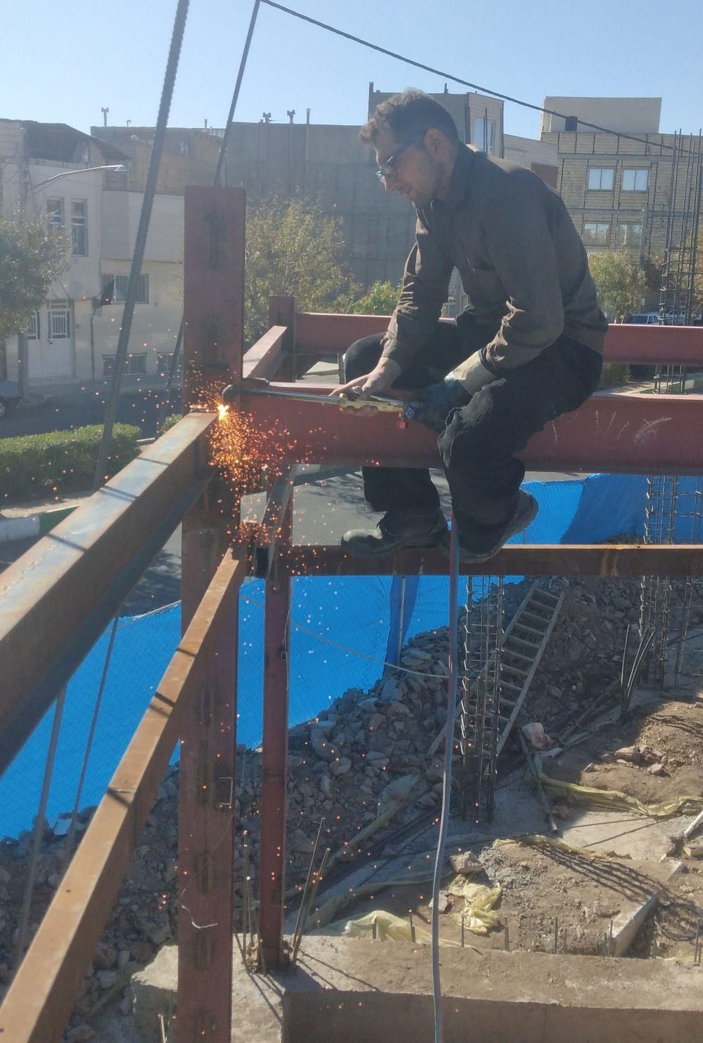 جوشکارسیارفنی همه کاربلددرب پله پیچ خرده کاریوغیره|خدمات پیشه و مهارت|قم, میرزائیه|دیوار