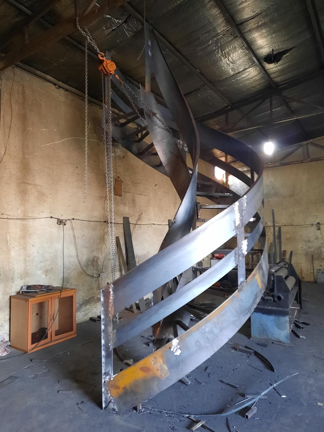 طراحی و ساخت پله گرد،پله دوبلکس،درب و نرده و حفاظ|خدمات پیشه و مهارت|تکاب, |دیوار