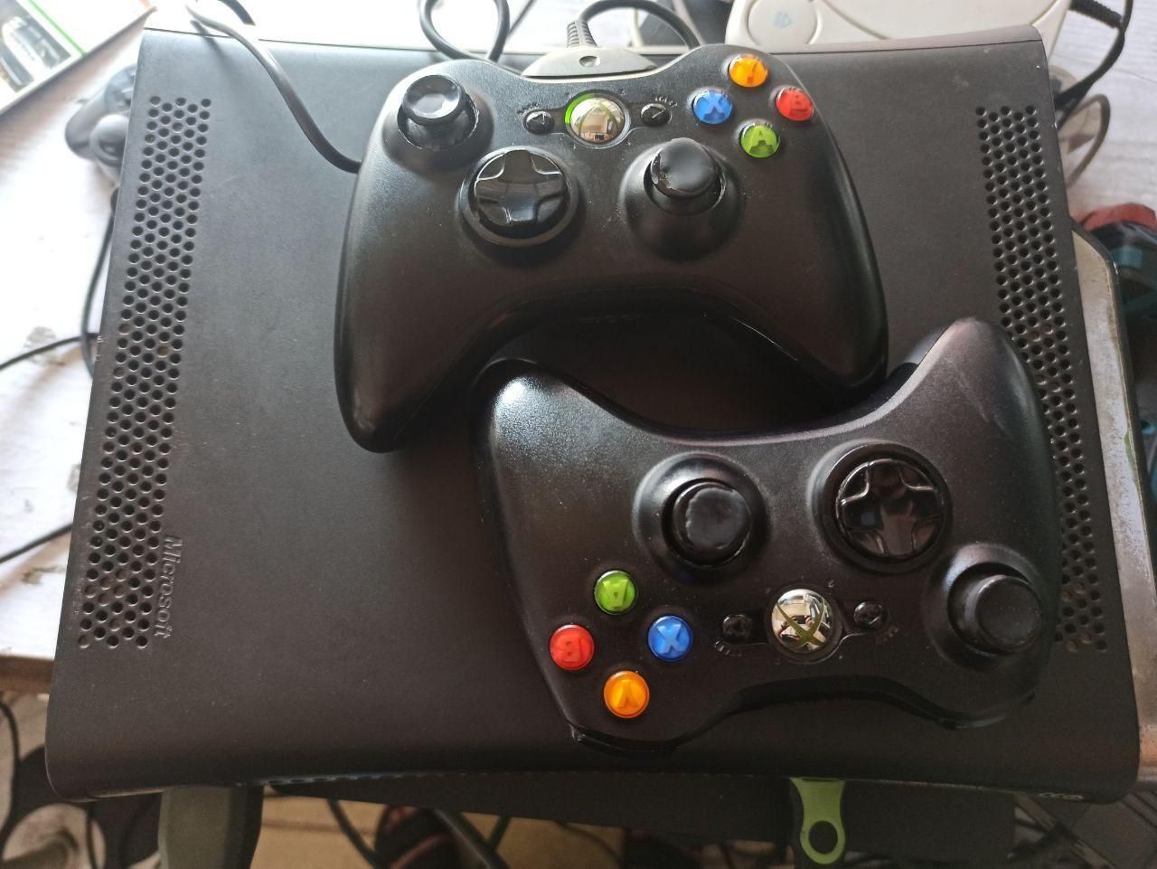 XBOX 360 دو دسته در حد نو|کنسول، بازی ویدئویی و آنلاین|رشت, سعدی (تختی)|دیوار