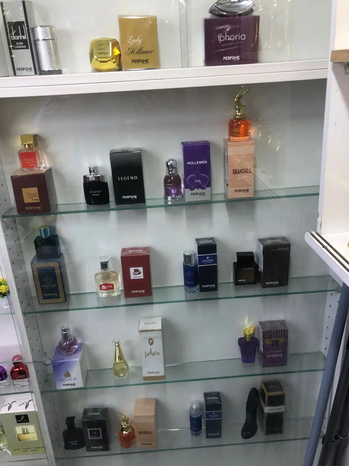 تعدادی عطر و ادکلن و شیشه عطر یجا به فروش می‌رسد|آرایشی، بهداشتی، درمانی|بومهن, |دیوار