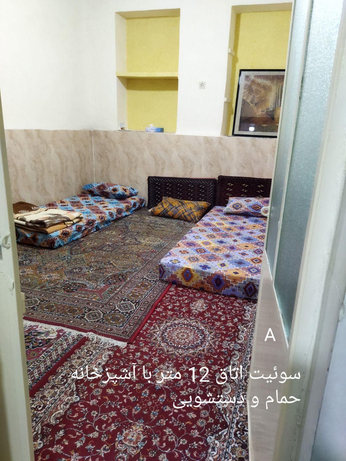 منزل.سوئیت. اتاق مبله شاهچراغ|اجارهٔ کوتاه‌مدت آپارتمان و سوئیت|شیراز, سیاه سنگ|دیوار