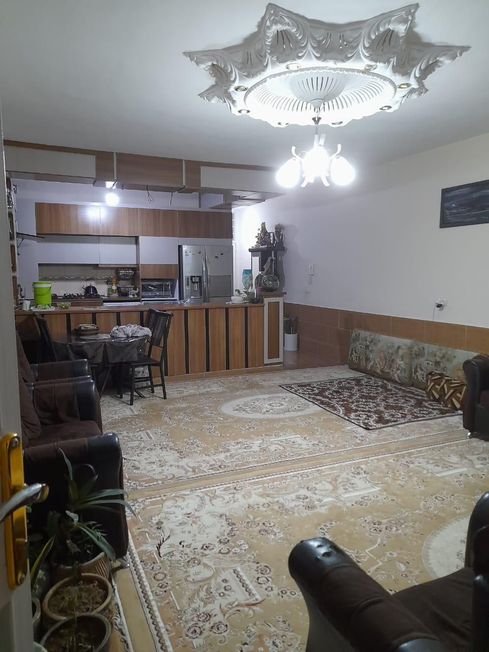 فروش آپارتمان ۱۱۰ متری ۲ خوابه طبقه ۱ در شهرک گلها|فروش آپارتمان|شیراز, شهرک گلها|دیوار