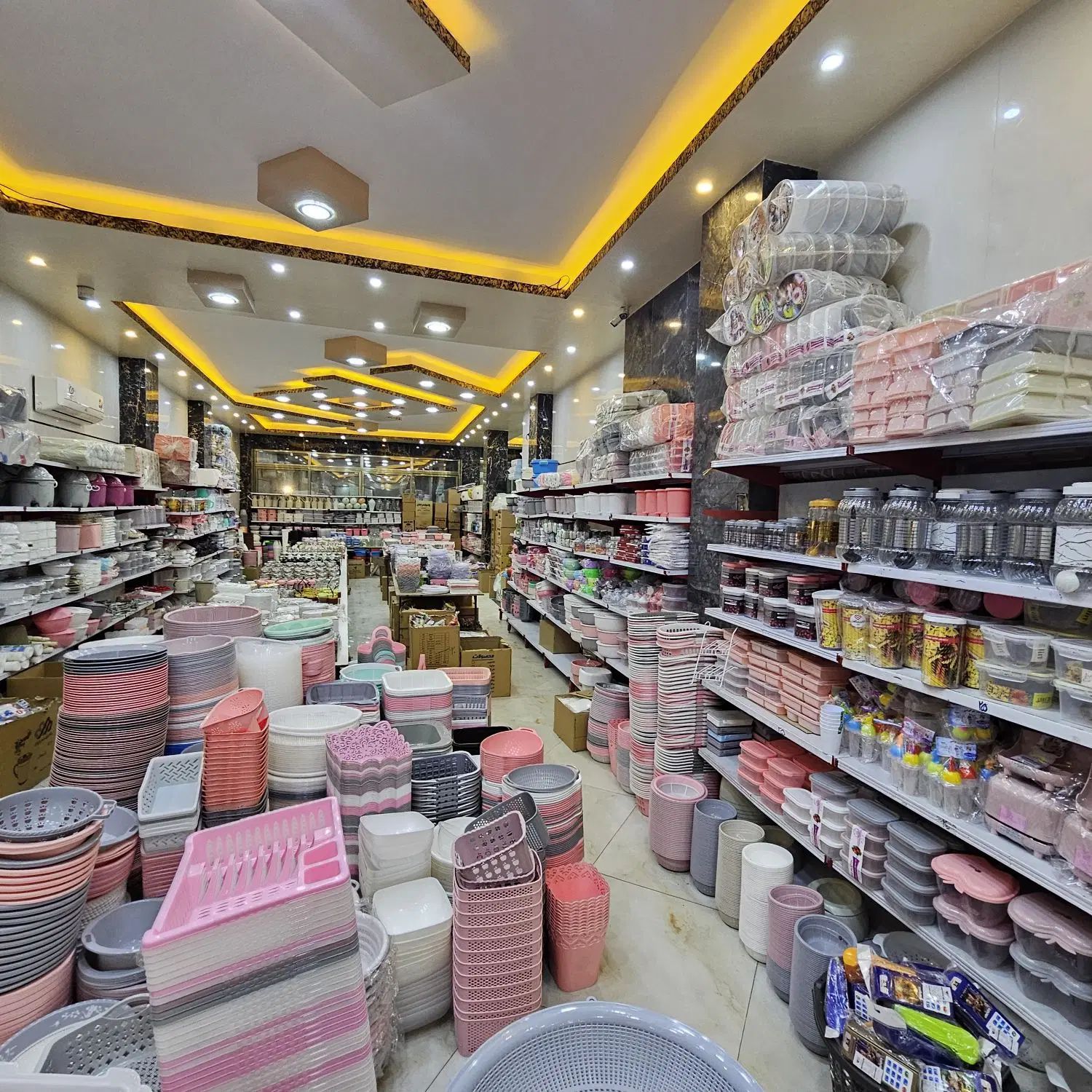 واگذاری مغازه پلاستیک فروشی با بهترین موقعیت|اجارهٔ مغازه و غرفه|اصفهان, محله سفلی|دیوار